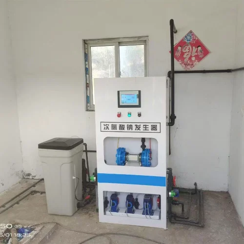 Small sodium hypochlorite generator