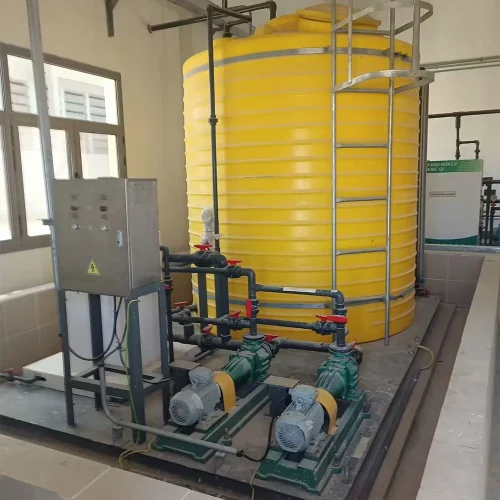 Sodium hypochlorite generator liquid storage tank